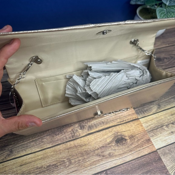 EUC Bridesmaid Elegant Gold Clutch Bag (Samantha) with Chain Shoulder Strap - Picture 5 of 16